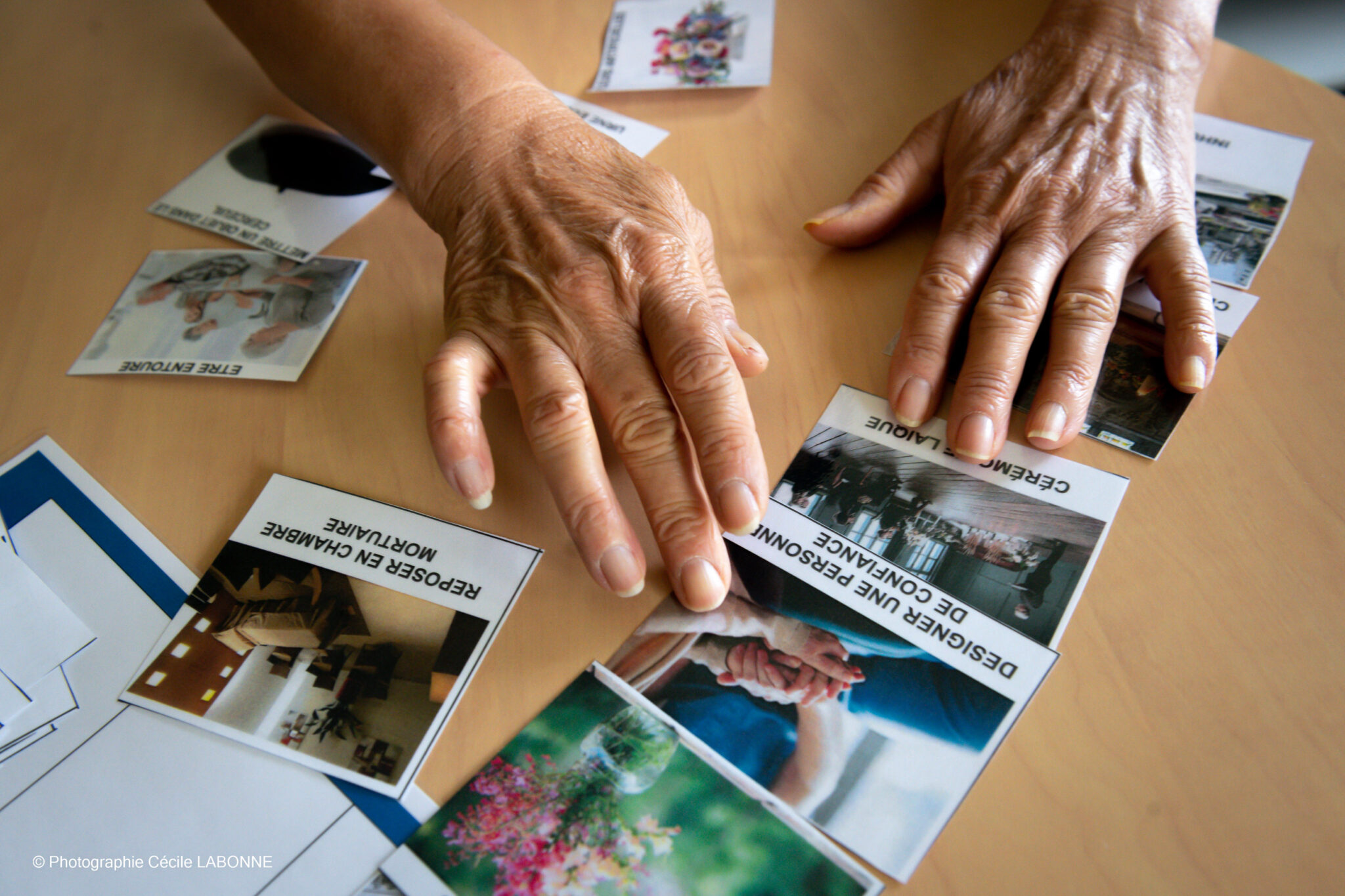 Mains sur photos